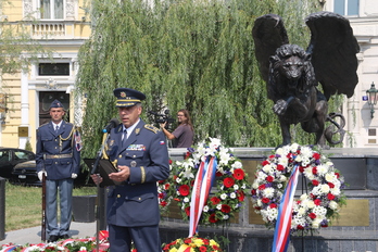 Příběhy hrdinství československých pilotů nikdy nezmizí, řekl generál Hromek na Klárově