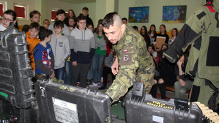 POKOS seznamoval s prací pyrotechniků i chemiků