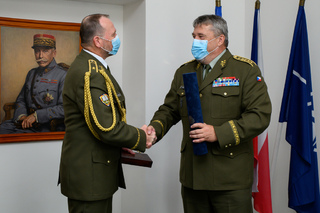 Generál Opata ocenil rektora Univerzity obrany