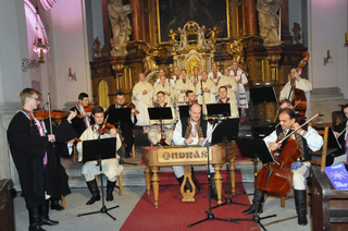 Váleční veteráni si zazpívali s Ondrášem vánoční koledy