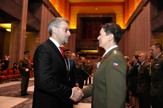  Účastníci zahraničních misí převzali ocenění za příkladné splnění úkolů