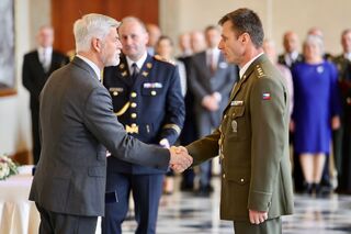 Prezident republiky jmenoval šest nových generálů, dva povýšil do vyšší generálské hodnosti