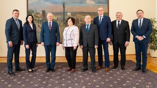 Ministr obrany jednal se zástupci odborů v resortu obrany