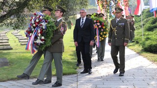V Terezíně uctil ministr obrany památku obětí nacistické perzekuce