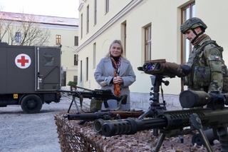 The Minister reviewing the weapons in the 7MechBde’s inventory