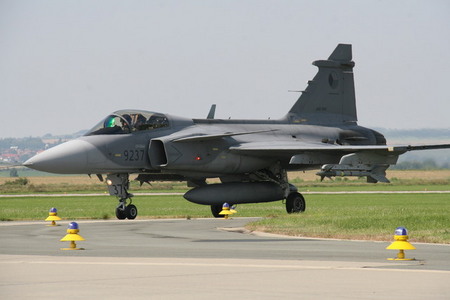 JAS-39 Gripen (2)
 
