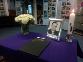 Zemřel poslední federální ministr obrany