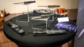 Už čtvrtý nůž Mikov připomíná hrdiny české armády. Výtěžek z prodeje pomůže vojákům a veteránům v nouzi