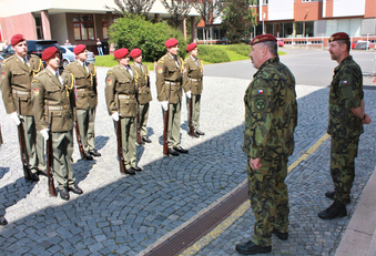 Pandemie zrušila exhibice armádní hudby a Čestné stráže, přesto o ně veřejnost nepřijde