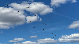  Výsadkáři, piloti i protiletadlovci se blýskli na obřím cvičení NATO Swift Response