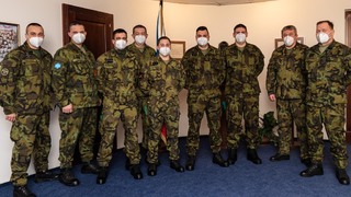 Generál Opata ocenil vojáky za záchranu osob z hořícího domu, odzbrojení pachatelky a poskytnutí první pomoci