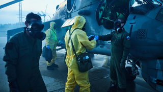 Jak odmořit vrtulník? Nejdřív jde na řadu posádka, pak stroj