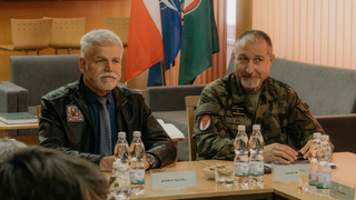 Prezident republiky se setkal s vojáky těžké brigády v Přáslavicích