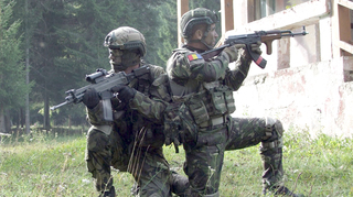 Hraničtí vojáci cvičili v rumunských horách