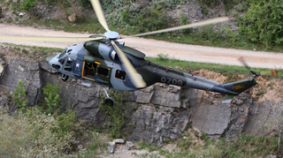 Video: Kbelští záchranáři s vrtulníkem W-3A Sokol trénovali záchranu osob v lomu Velká Amerika