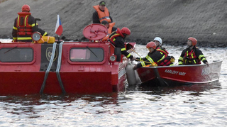 Posádka vrtulníku Sokol nacvičovala zásah při povodni