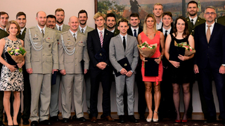 Ministr Metnar ocenil mistry světa a další medailisty Dukly ze letní závodní sezonu