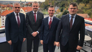 Seniorní skupina V4 se v Praze věnovala další vizi spolupráce zemí Visegradské skupiny v oblasti obrany