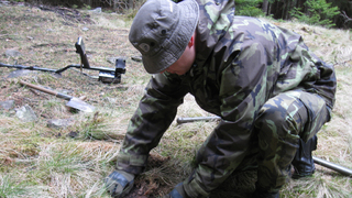 Pyrotechnici z Bechyně opět očišťují Brdy