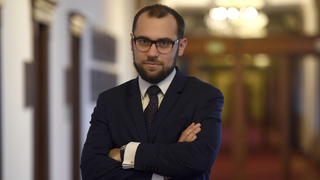 Na ministerstvu obrany vznikla Sekce průmyslové spolupráce. Náměstkem se stal Tomáš Kopečný