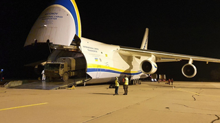 Ruslan přivezl z Číny dalších více než sto tun zdravotnického materiálu