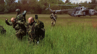 Vrtulníkáři z Náměště a vojáci z Tábora trénovali, jak přežít v extrémních podmínkách 