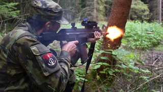 Pot, dřina i vyražený kus zubu. Nováčci u ženistů prošli doškolovacím intenzivním výcvikem