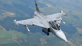 Souhra stíhacích a bitevních letounů a vrtulníků s pozemními silami - to jsou operace COMAO 