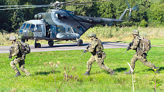 Nad Boleticemi hřmí letouny a vrtulníky
