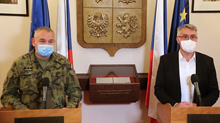 Boj s epidemií je nejen pro armádu úkol číslo jedna, uvedl ministr Metnar