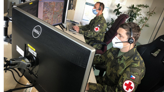 Pomáhají bývalým kolegům na operačním centru zlínské záchranné služby