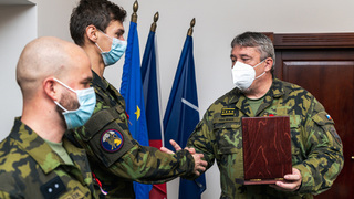Generál Opata ocenil vojáky za záchranu lidského života