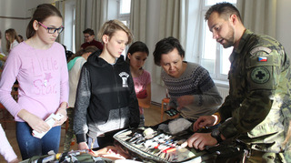 Děti ze základních škol v Moravskoslezském kraji nejvíce lákala technika 53. pluku průzkumu a elektronického boje