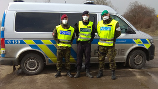 Pracovat s policisty byla velká zkušenost, říká voják, který s nimi sloužil
