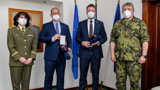 Generál Opata ocenil Českou zbrojovku Group a společnost SSI Group