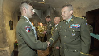 Osm vojáků absolvovalo elitní Kurz útočného boje - Komando