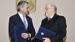 Ministr obrany Metnar podepsal memorandum, které válečným veteránům usnadní uplatnění na trhu práce