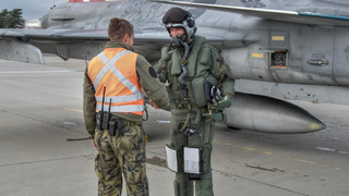 Druhý na světě, první v ČR. Michal Daněk nalétal na stíhačce Gripen už 2000 hodin