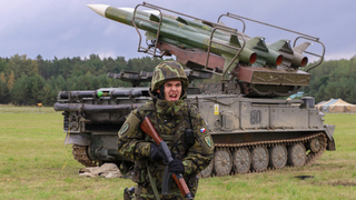 Poprvé cvičili společně: Strakoničtí profíci a vojáci v záloze bránili letiště 