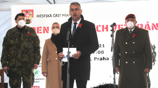 Už tradičně oslavili Pražané Den válečných veteránů také na náměstí Míru