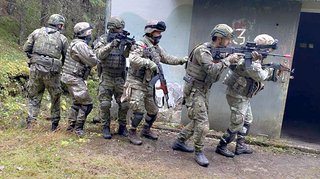 Střelby ostrou municí, výbuchy trhavin. Hraničtí trénovali pro Mali boj ve skoro skutečném městě