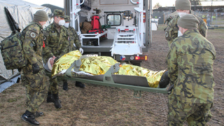 Nejen dost postelí, nafty či roušek. Logistici musí umět koaličnímu partnerovi zajistit daleko víc