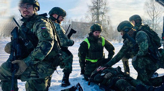 Příprava na zahraniční operaci pokračuje