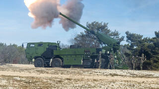 Po smlouvě začala jednání o stavbě nového děla pro Armádu ČR