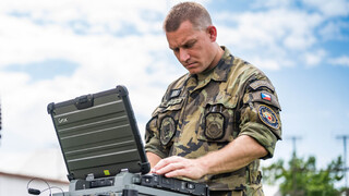 Otec by byl na mě hrdý, říká strakonický voják, který vyniká v několika oborech