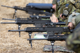 4. brigáda může začít cvičit s novými puškami pro přesnou střelbu