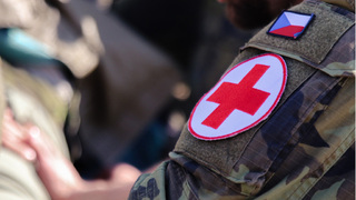 Zdravotnický kurz podle americké metodiky je náročný, přesto si jej vojáci pochvalují