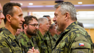 Generál Opata ocenil vojáky aktivní zálohy za 20 let služby 