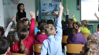 Psovodi z Agentury vojenského zdravotnictví ohromili žáky při POKOS