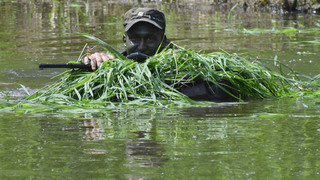 Studená voda a tma – vojenské plavání prověří nejen fyzickou odolnost, ale i tu psychickou